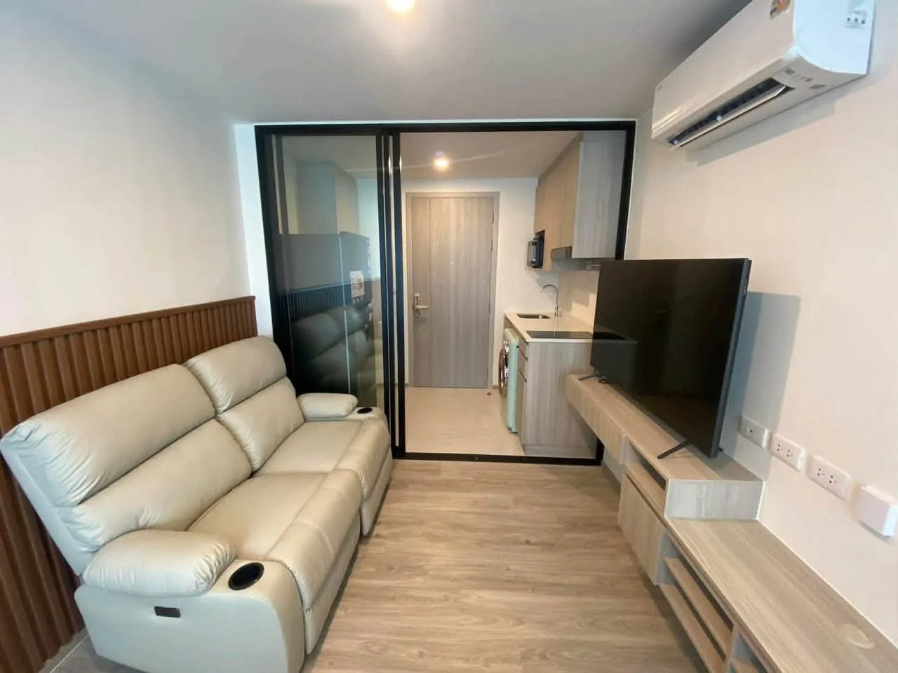 Studio condo in Origin Play Sri Udom Station