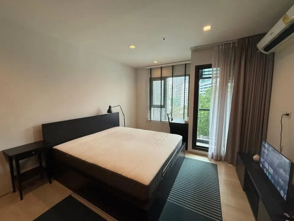 Studio condo in Life One Wireless
