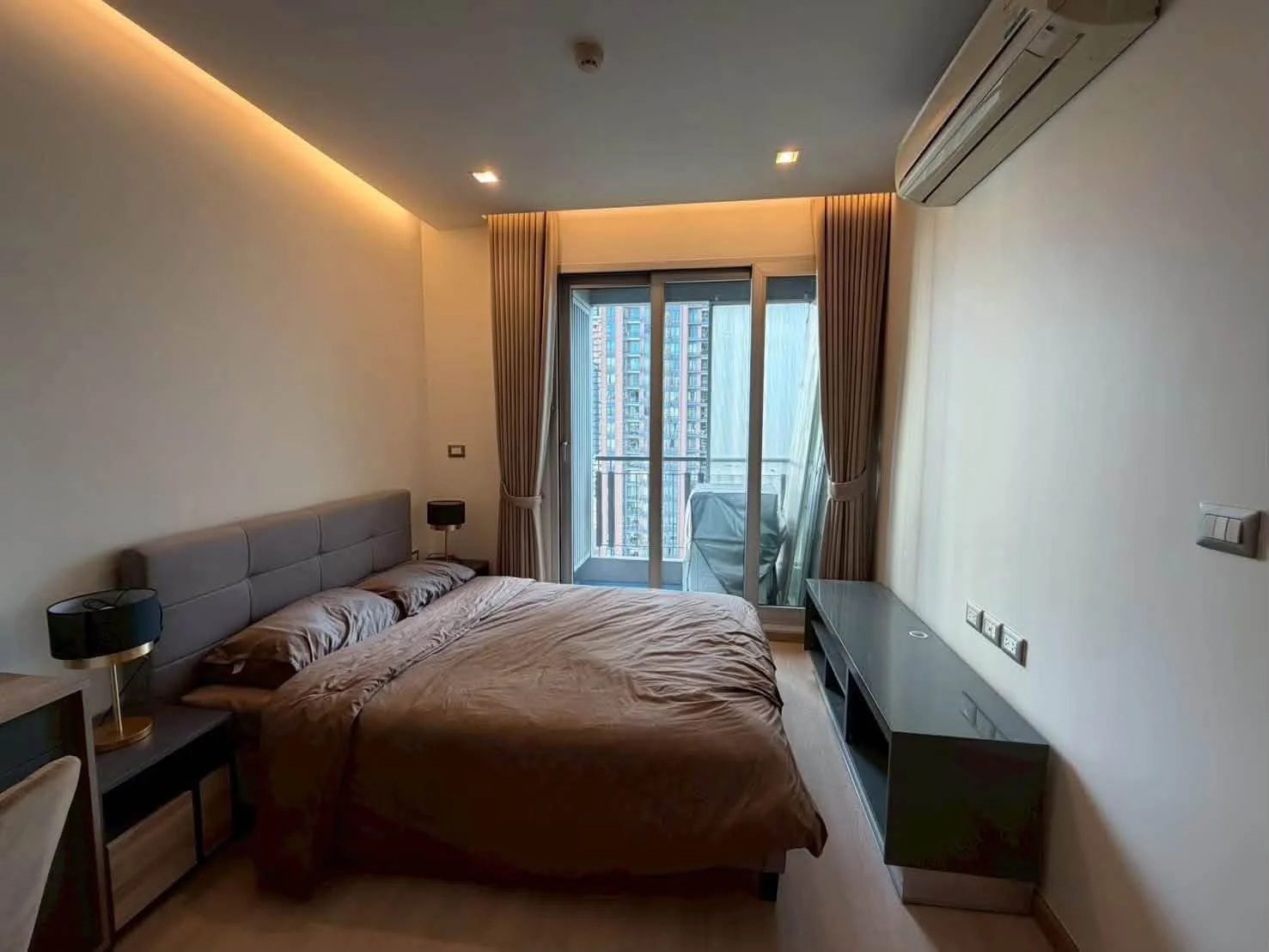 1 Bedroom condo in The Address Asoke