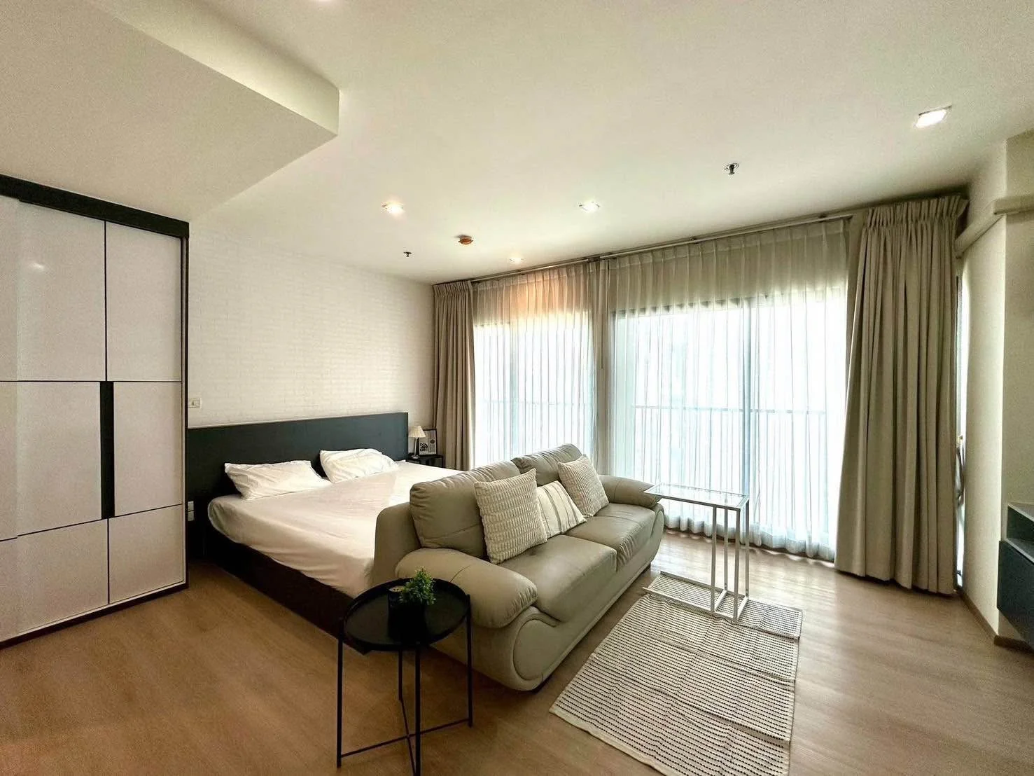 Studio condo in Noble Remix