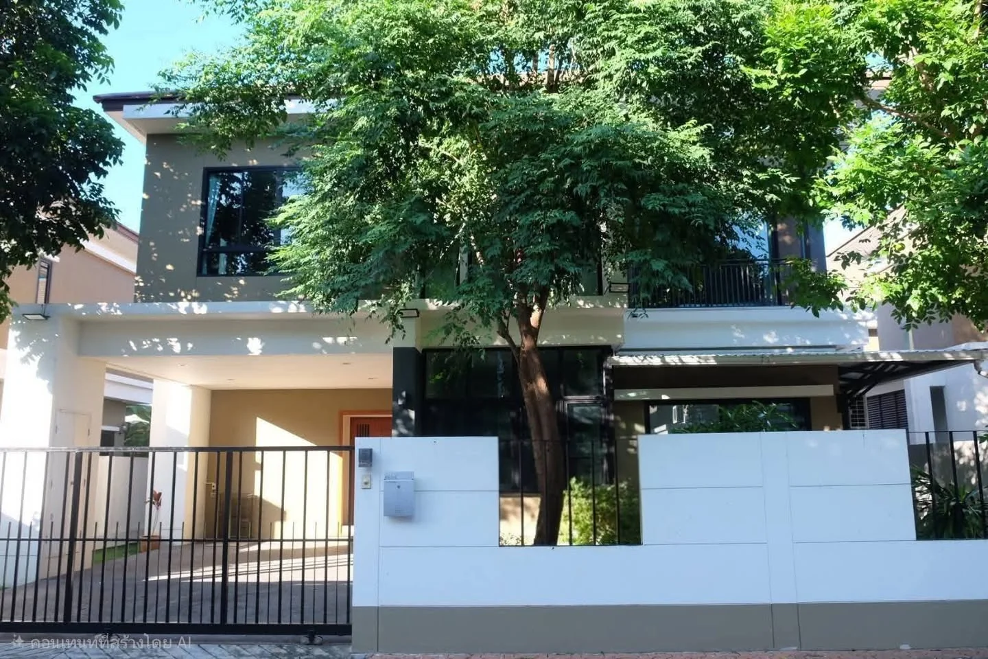 4 Bedroom condo in Villa Arcadia Srinakarin