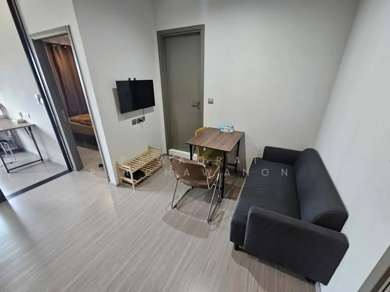 2 Bedroom condo in Life Asoke Hype