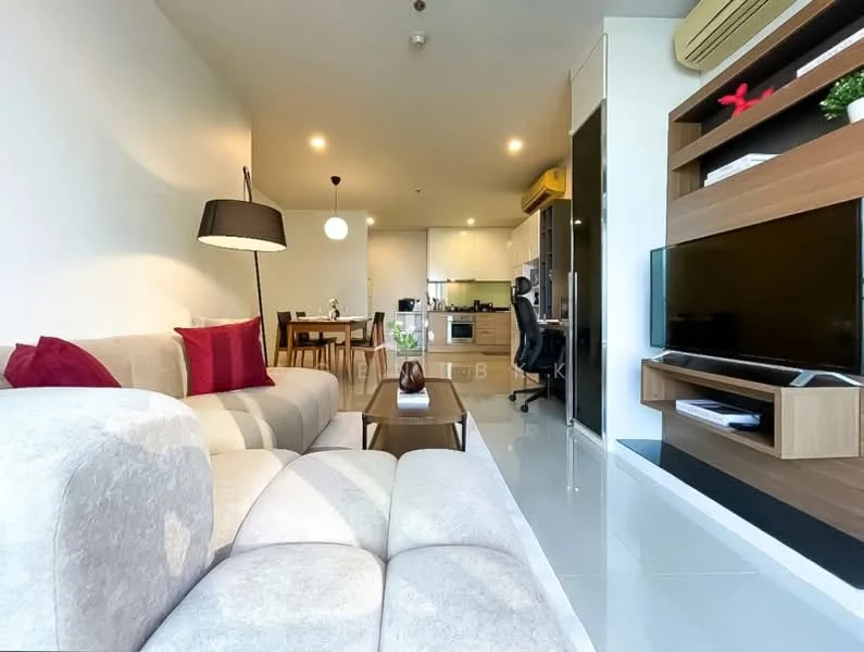 2 Bedroom condo in Circle Condominium