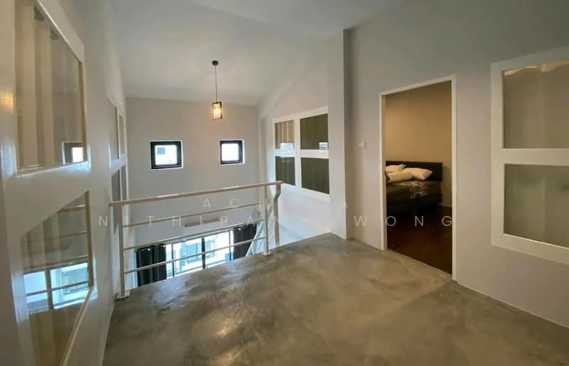 2 Bedroom condo in Eastwood Park