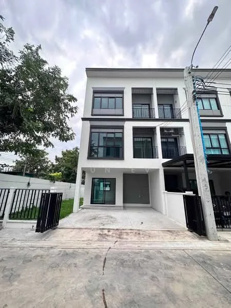 4 Bedroom condo in Lumpini Townplace Sukhumvit-Srinakarin