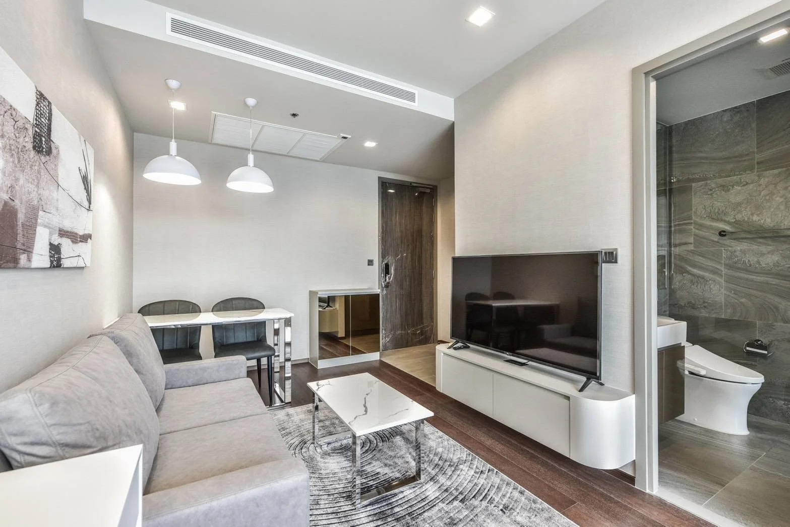 1 Bedroom condo in IDEO Q Victory