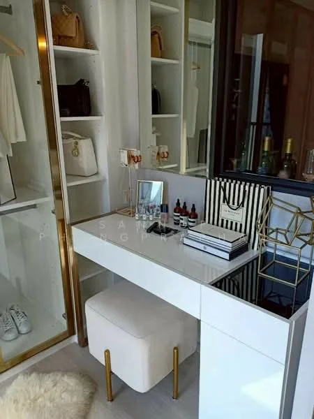 1 Bedroom condo in Life One Wireless