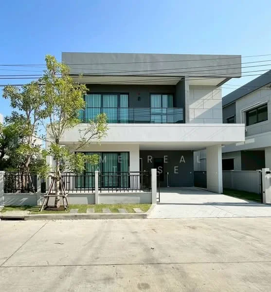 4 Bedroom condo in Centro Bangna