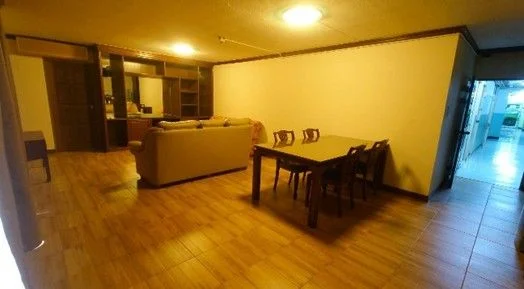 2 Bedroom condo in Ratchathewi Tower