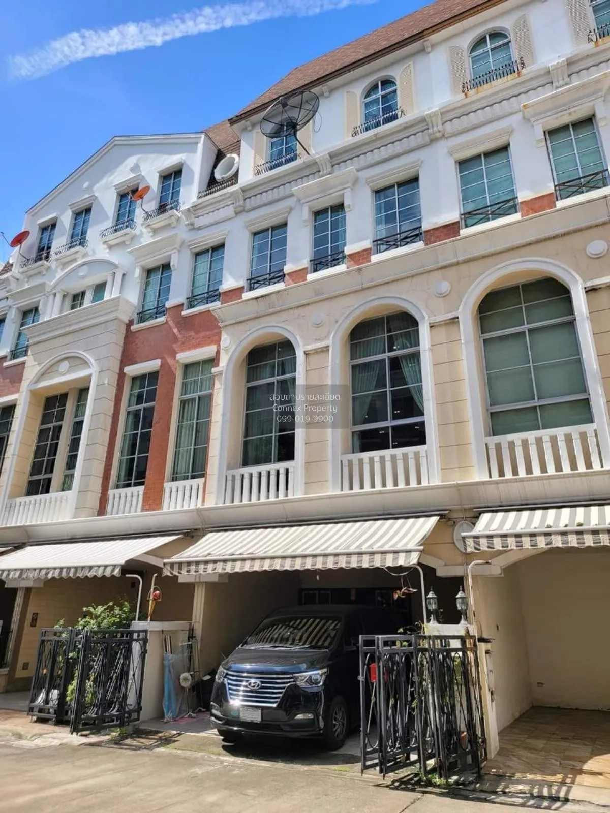 3 Bedroom condo in Baan Klang Krung Sathorn-Narathiwas