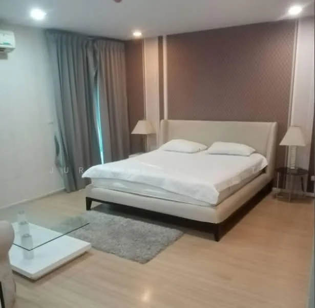 3 Bedroom condo in Renova Residence Chidlom