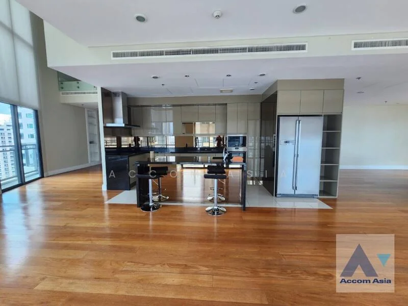 6 Bedroom condo in Bright Sukhumvit 24