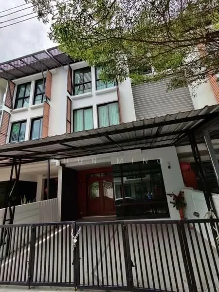 3 Bedroom condo in Areeya Mandarina Sukhumvit 77