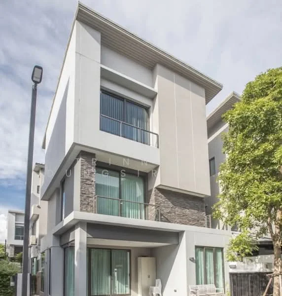 4 Bedroom condo in Baan Klang Muang Classe Ekkamai-Ramintra
