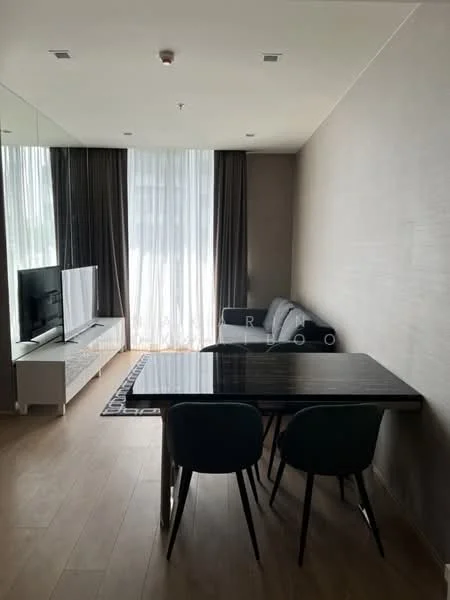 2 Bedroom condo in Noble Around Sukhumvit 33
