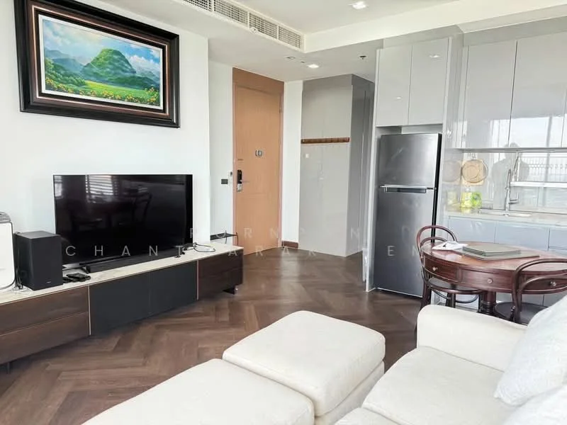 2 Bedroom condo in M Phayathai