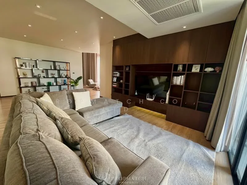 3 Bedroom condo in Raveevan Space