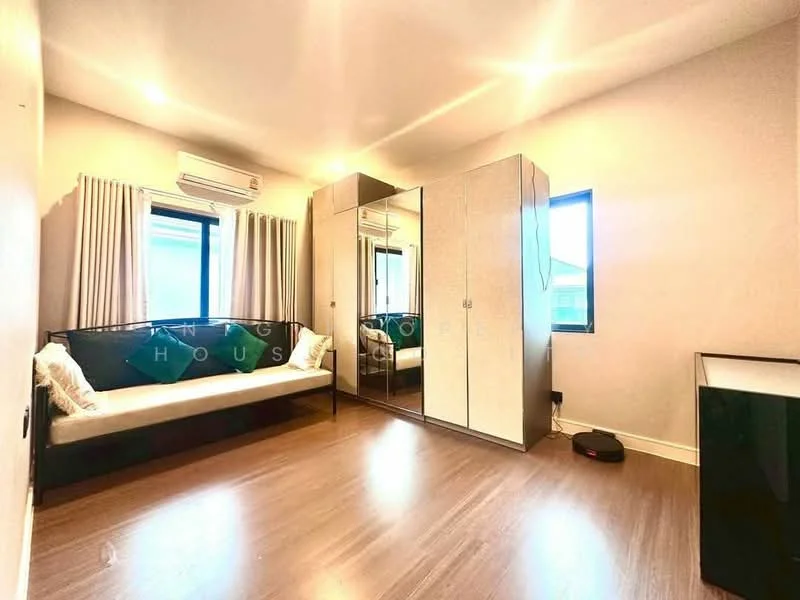 4 Bedroom condo in Setthasiri Krungthep Kreetha