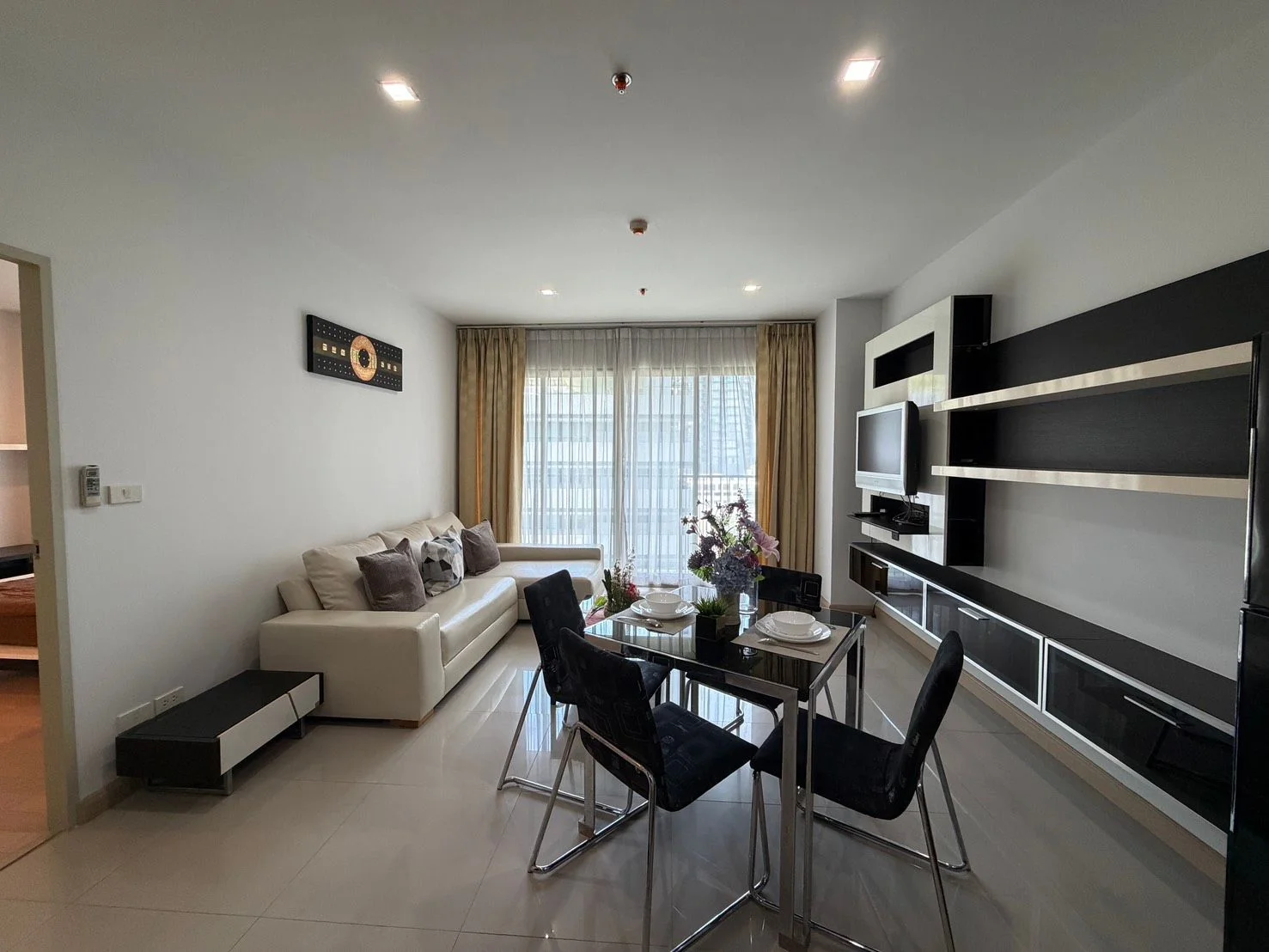 1 Bedroom condo in Noble Solo