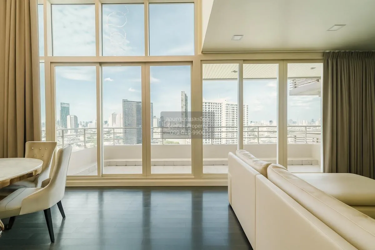 3 Bedroom condo in Watermark Chaophraya