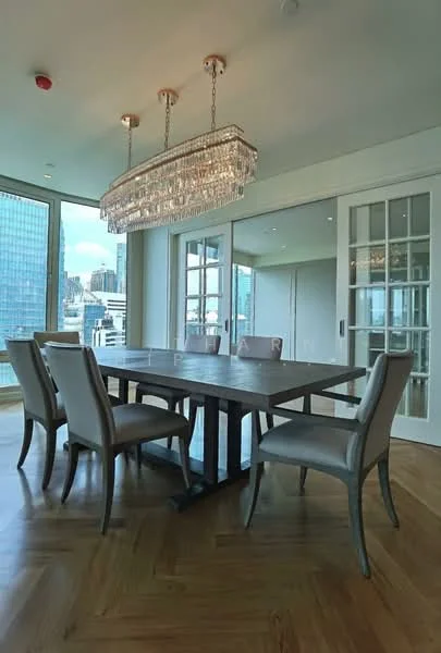 4 Bedroom condo in The Park Chidlom