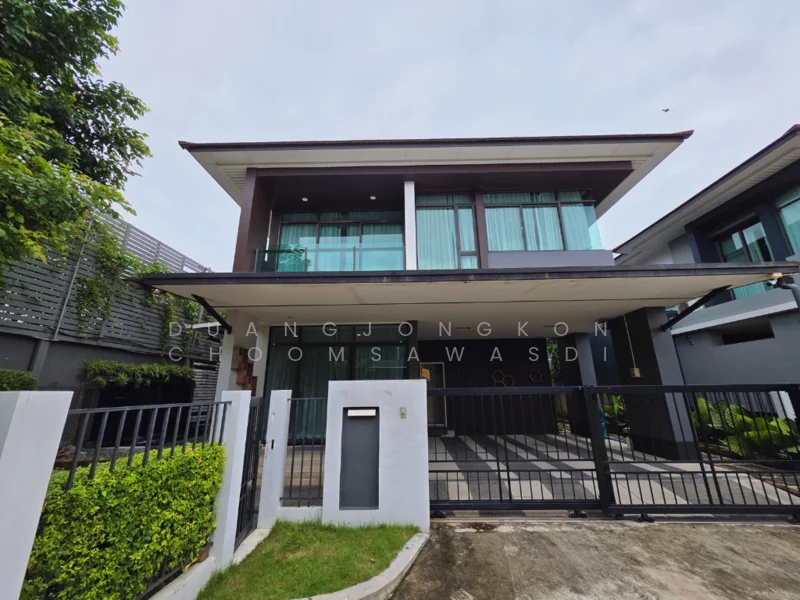 3 Bedroom condo in Setthasiri Krungthep Kreetha