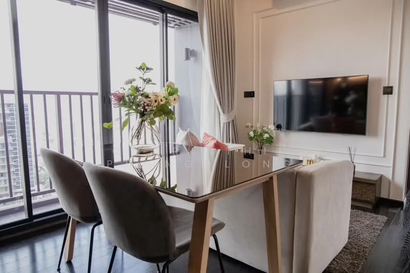2 Bedroom condo in Park Origin Thonglor