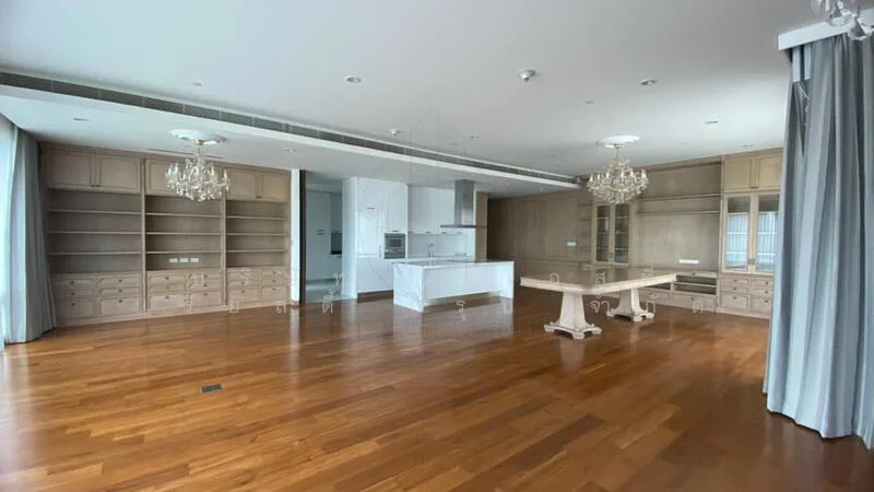 4 Bedroom condo in Baan Ratchadamri