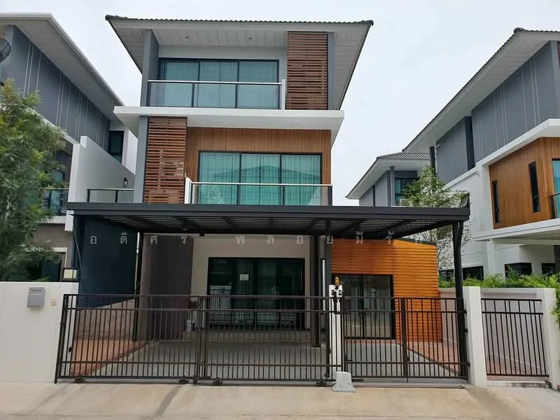 4 Bedroom condo in Supalai Essence Ladprao