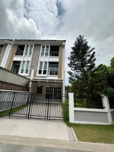 3 Bedroom condo in Baan Klang Muang Sathorn-Taksin 2