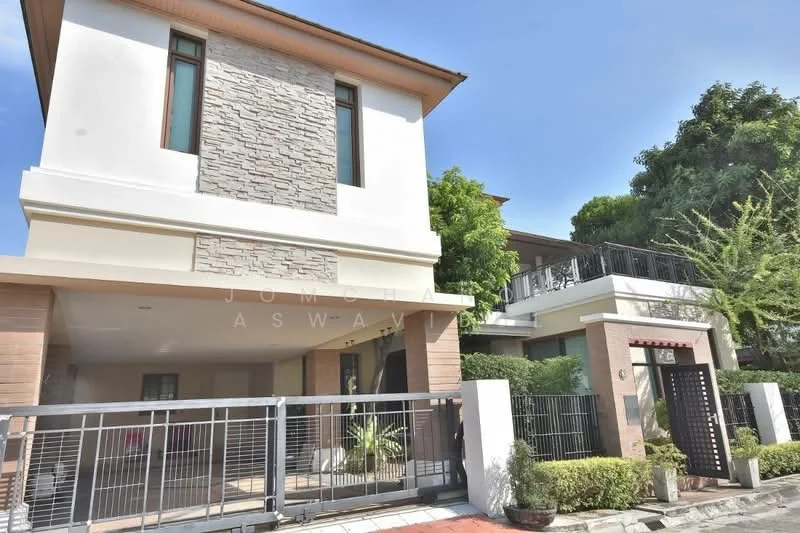 3 Bedroom condo in Narasiri Pattanakarn-Srinakarin