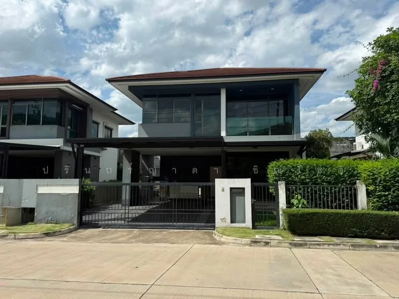 3 Bedroom condo in Setthasiri Krungthep Kreetha