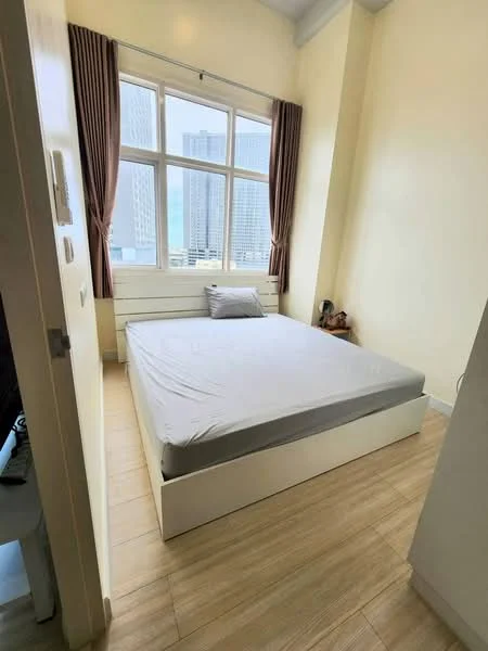 2 Bedroom condo in Metro Sky Wutthakat
