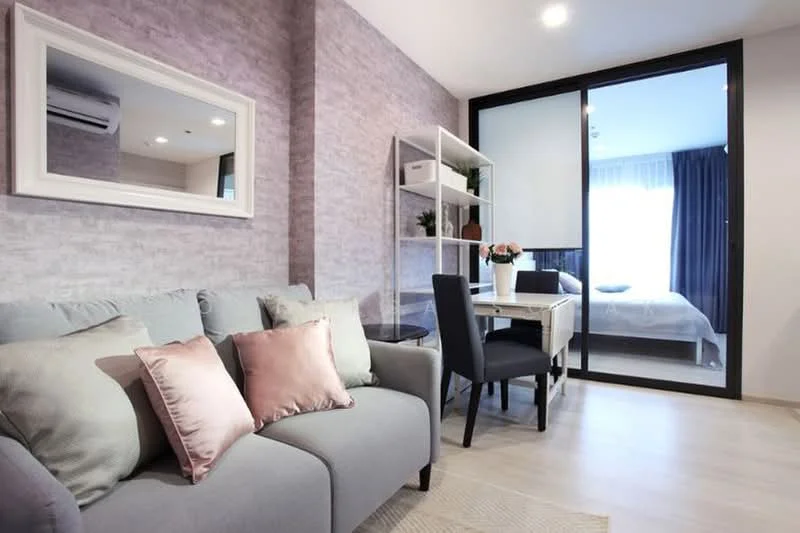 1 Bedroom condo in Life One Wireless