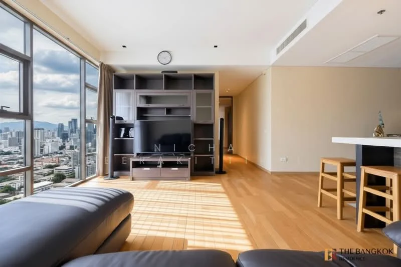 2 Bedroom condo in The Lakes