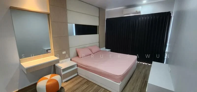 1 Bedroom condo in Noble Refine
