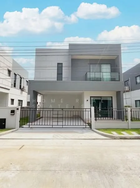 3 Bedroom condo in Centro Bangna