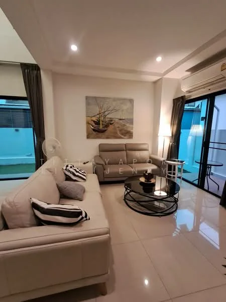 5 Bedroom condo in Villa Arcadia Srinakarin