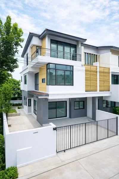 5 Bedroom condo in House Huai Khwang For Rent