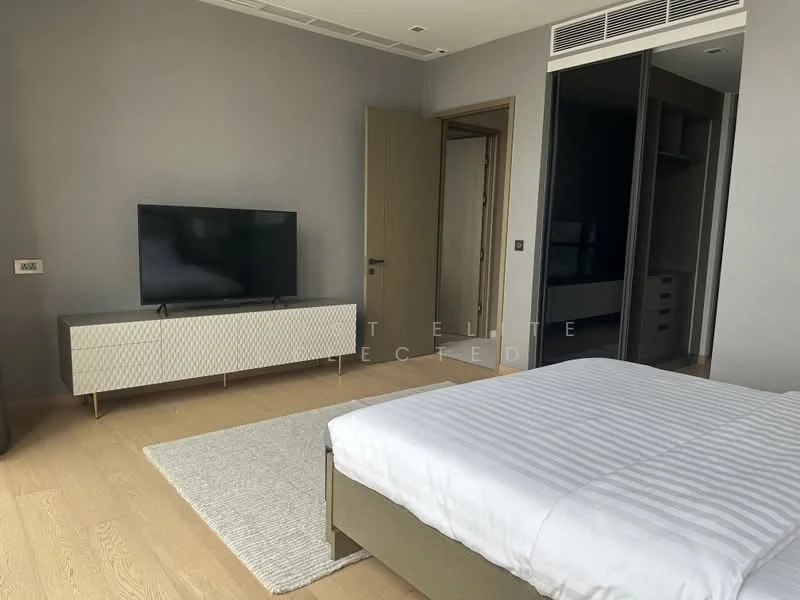 2 Bedroom condo in The Monument Thonglor