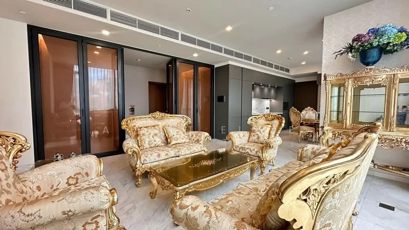 2 Bedroom condo in The Monument Thonglor