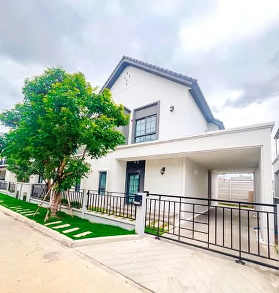 4 Bedroom condo in Centro Bangna