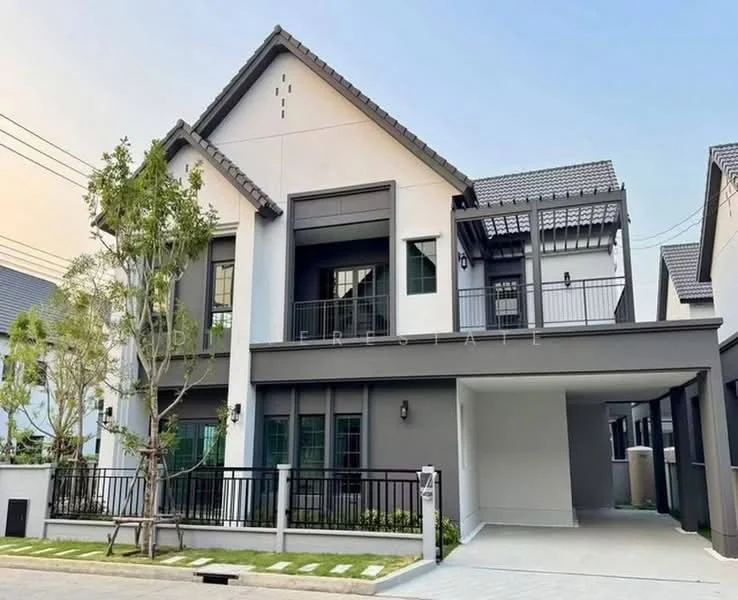 3 Bedroom condo in Centro Bangna