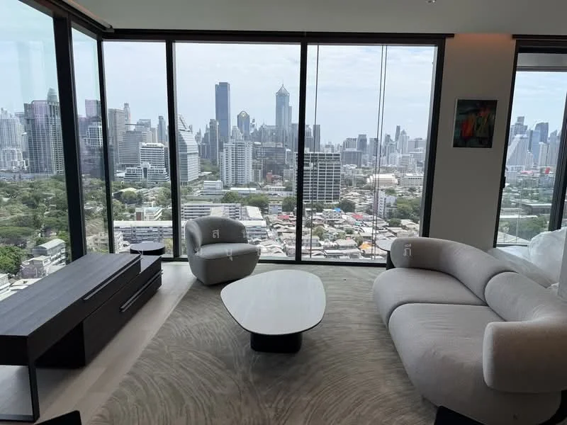 3 Bedroom condo in EI8HTEEN SEVEN - One Bangkok
