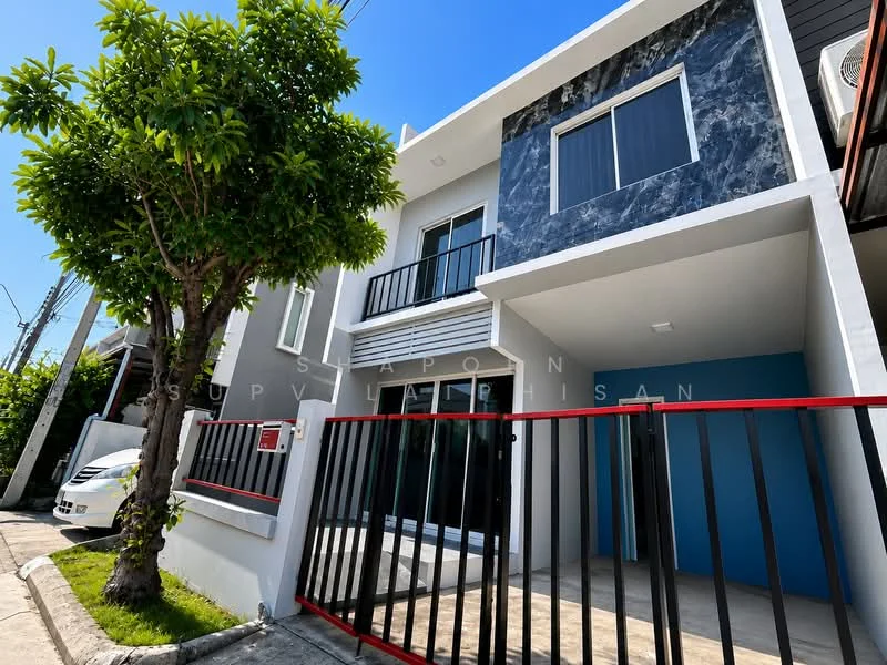 3 Bedroom condo in The Colors Bangna-Wongwaen