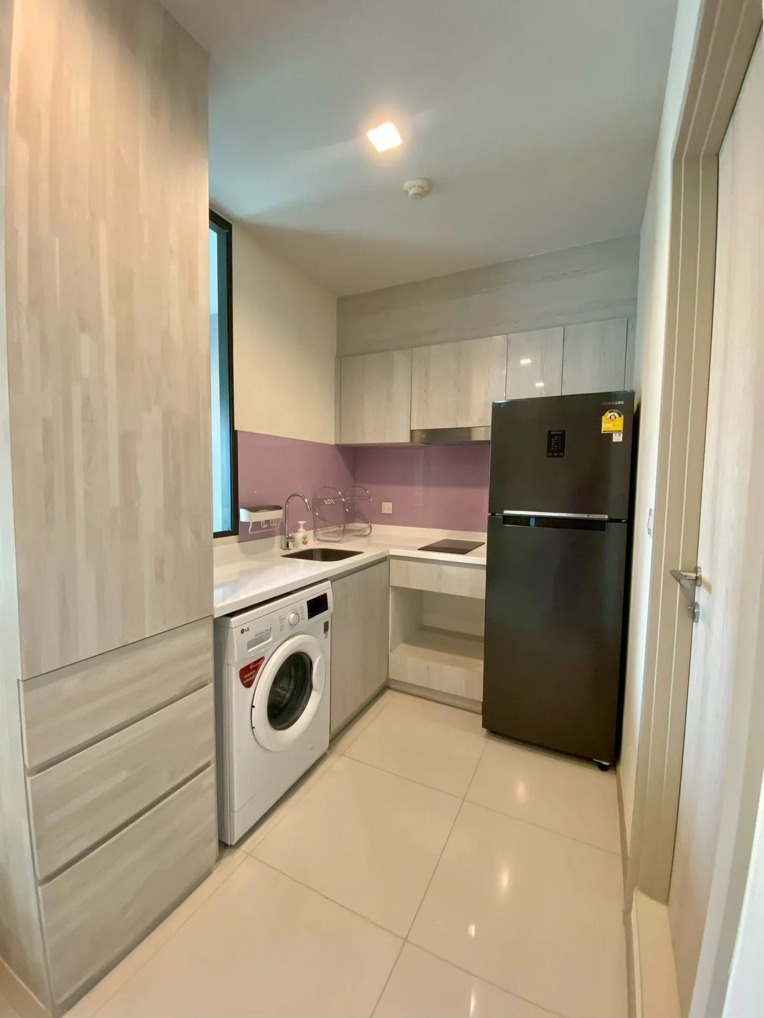 1 Bedroom condo in Life One Wireless