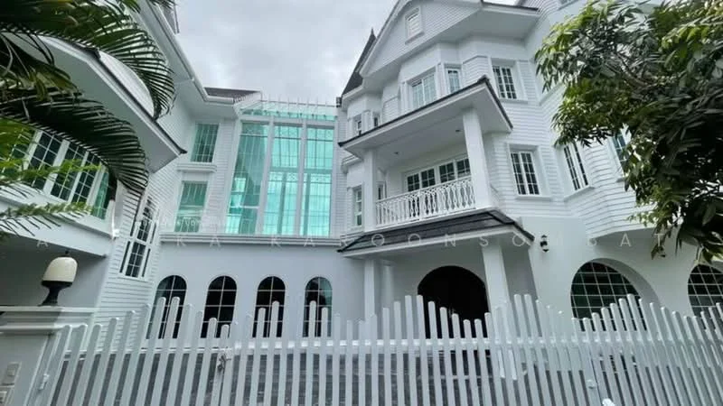 4 Bedroom condo in Fantasia Villa 3