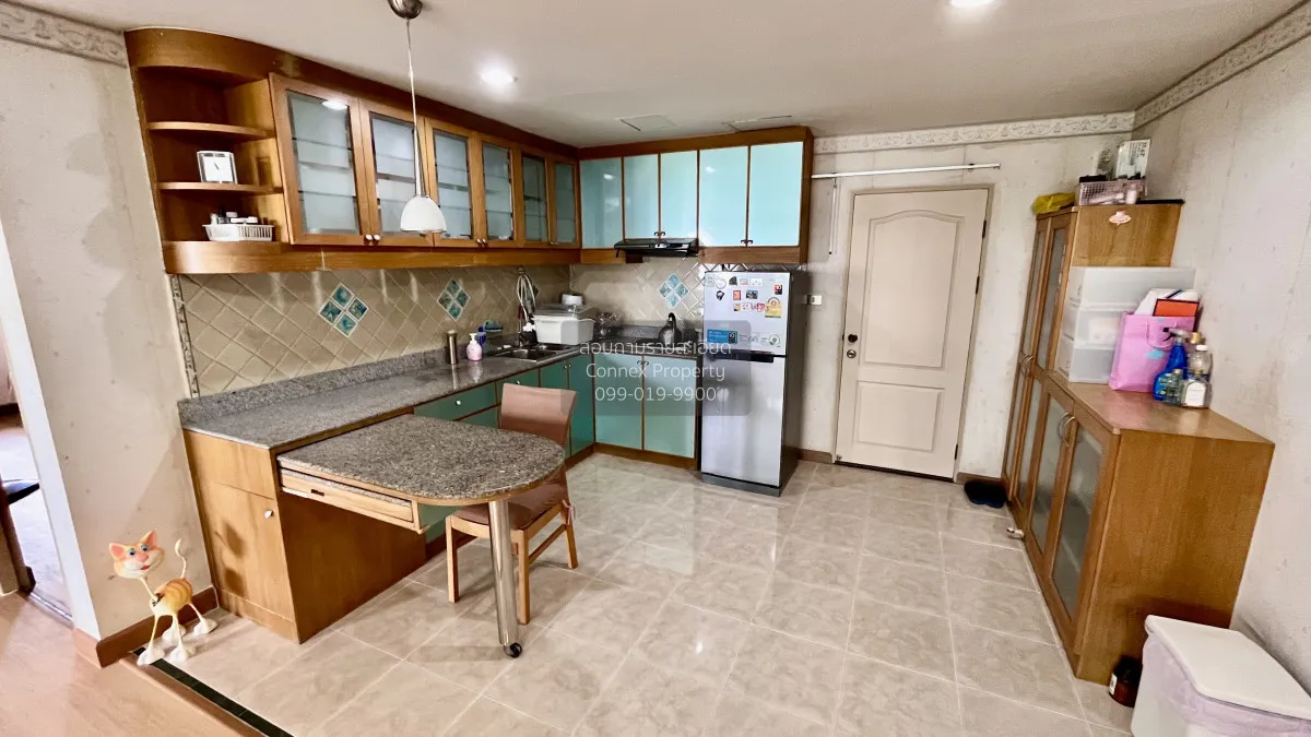 2 Bedroom condo in The Royal Place 2