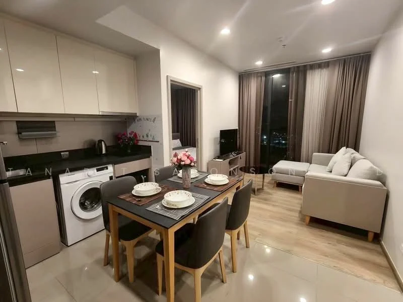 2 Bedroom condo in Oka Haus Sukhumvit 36