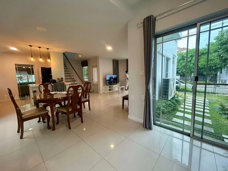 4 Bedroom condo in Manthana Onnut-Wongwan 2